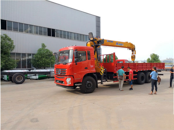 徐工吊機(jī)12噸東風(fēng)專底D3隨車吊圖片展示5