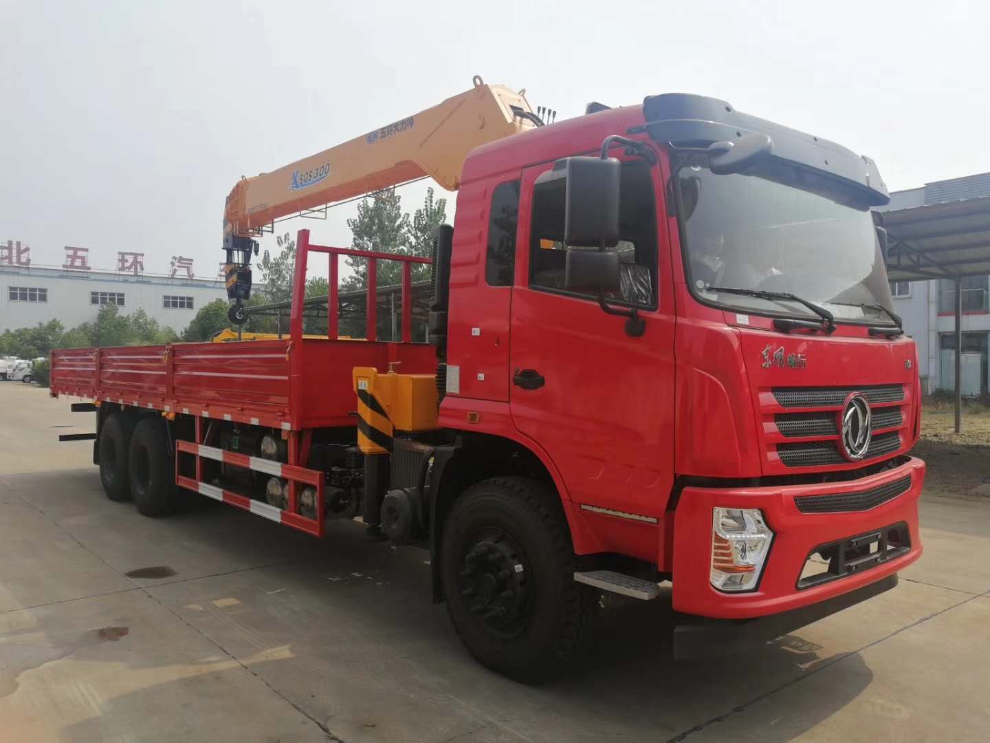 程力吊機(jī)12噸東風(fēng)后八輪D3L隨車吊圖片展示2