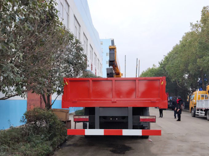 程力吊機(jī)12噸東風(fēng)特商T702隨車吊圖片展示4