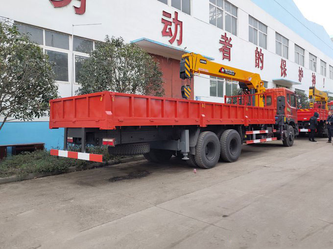 程力吊機(jī)12噸東風(fēng)特商T702隨車吊圖片展示5
