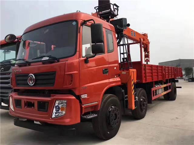 10噸小三軸東風(fēng)隨車吊(高性價比)