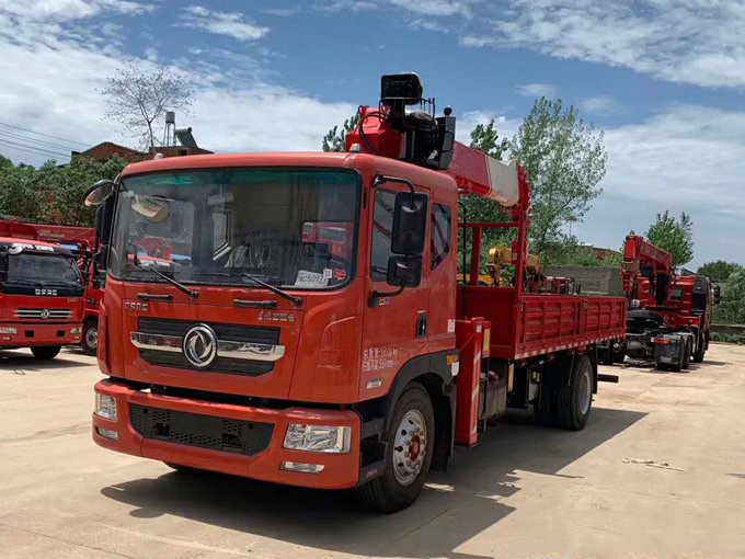 8噸東風(fēng)多利卡D9隨車吊（國六）