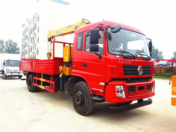 徐工6.3噸東風(fēng)隨車吊（東風(fēng) -- 御虎6.3噸隨車起重運(yùn)輸車）
