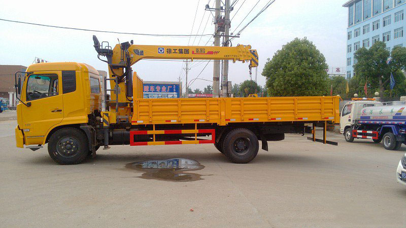 徐工6.3噸東風(fēng)天錦隨車(chē)吊