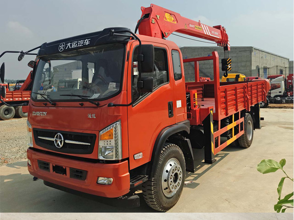 三一7噸大運(yùn)隨車吊（大運(yùn)7噸隨車起重運(yùn)輸車）