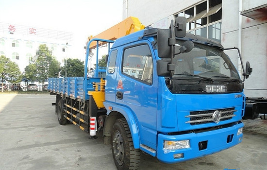 東風(fēng)5噸隨車(chē)吊