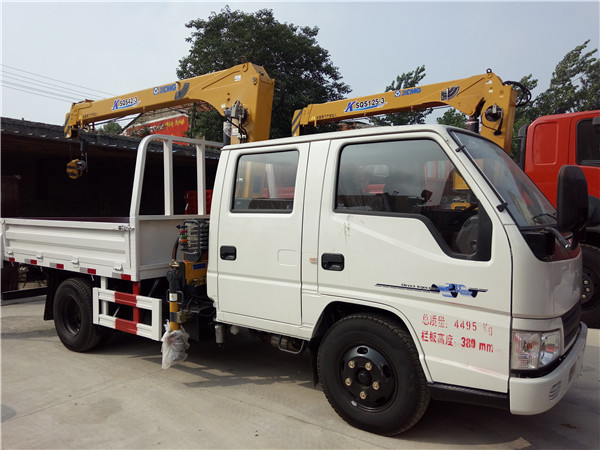 徐工2噸雙排江鈴隨車(chē)吊（江鈴2噸隨車(chē)起重運(yùn)輸車(chē)）