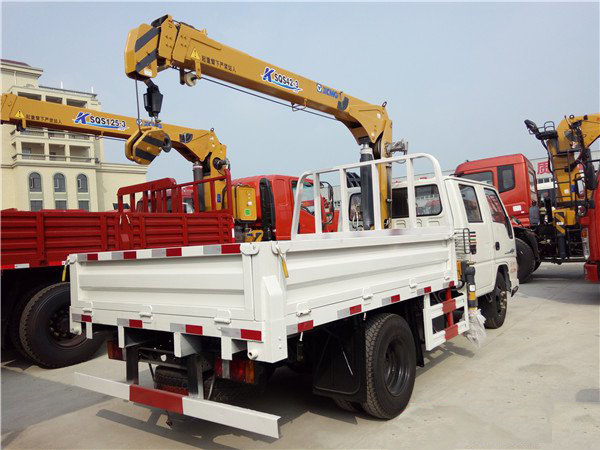 徐工2噸雙排江鈴隨車(chē)吊（江鈴2噸隨車(chē)起重運(yùn)輸車(chē)）圖片展示3