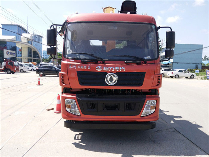 南京陸總訂購東風(fēng)專底后八輪徐工10噸隨車吊帶爬梯