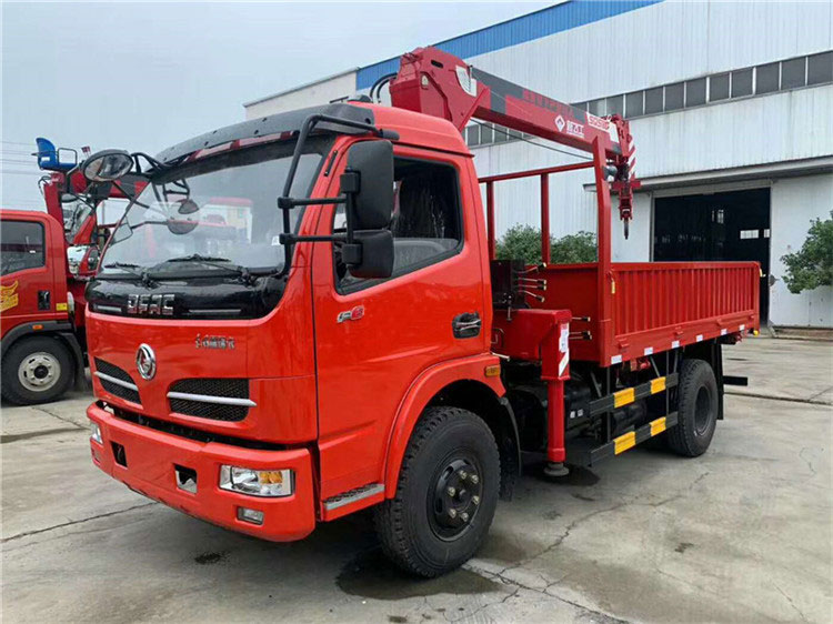 藍(lán)牌隨車吊底盤哪個品牌好？