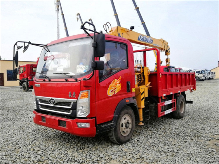 藍(lán)牌隨車吊底盤哪個(gè)品牌好？