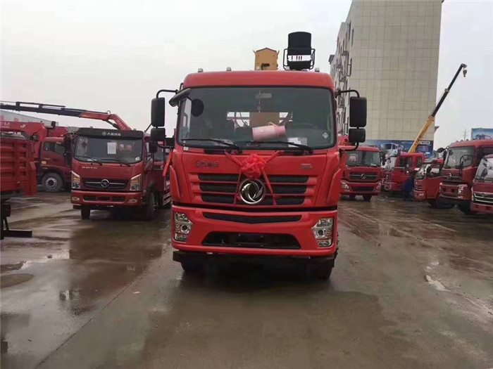 河南洛陽(yáng)翟老板訂購(gòu)東風(fēng)D3后八輪徐工12噸隨車吊