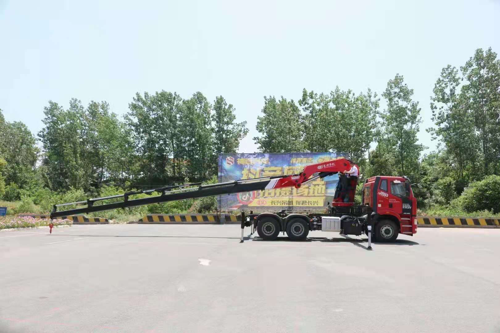 解放30噸折臂隨車(chē)吊圖片展示6