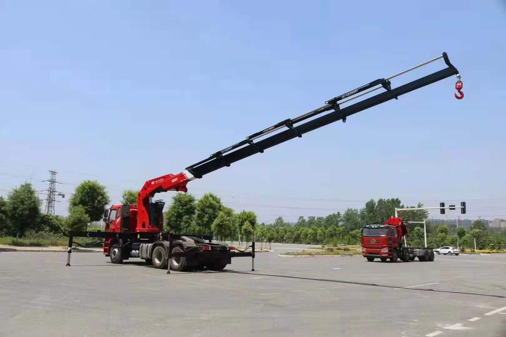 解放30噸折臂隨車(chē)吊