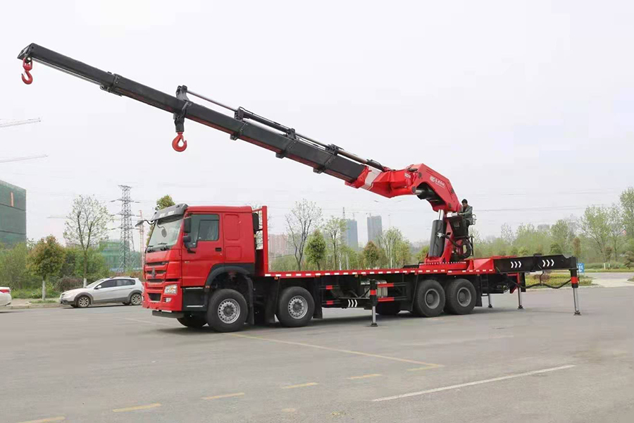 重汽豪沃25噸長(zhǎng)興重型隨車吊圖片展示2