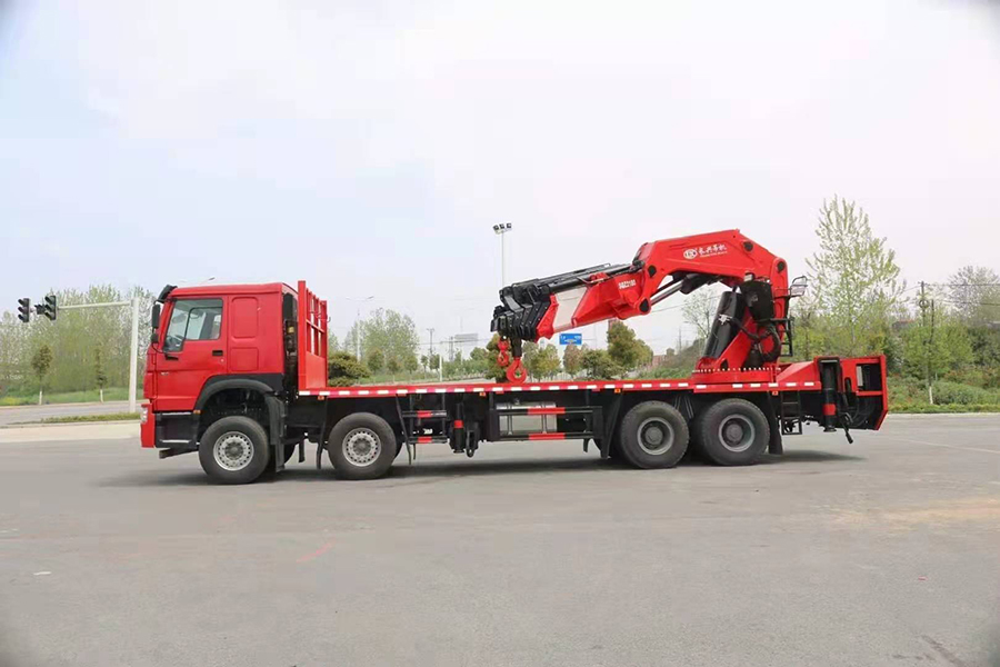 重汽豪沃25噸長(zhǎng)興重型隨車吊圖片展示3