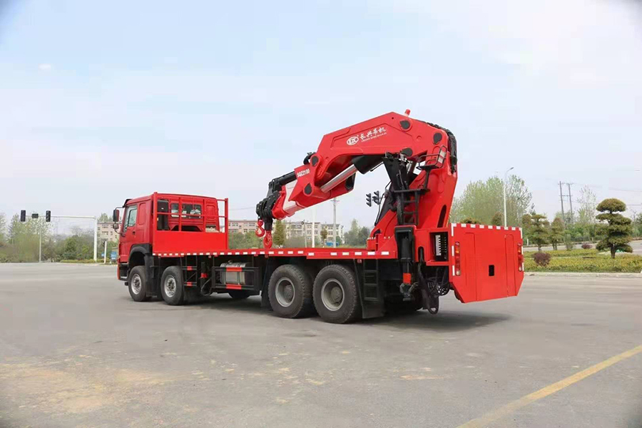 重汽豪沃25噸長(zhǎng)興重型隨車吊圖片展示4