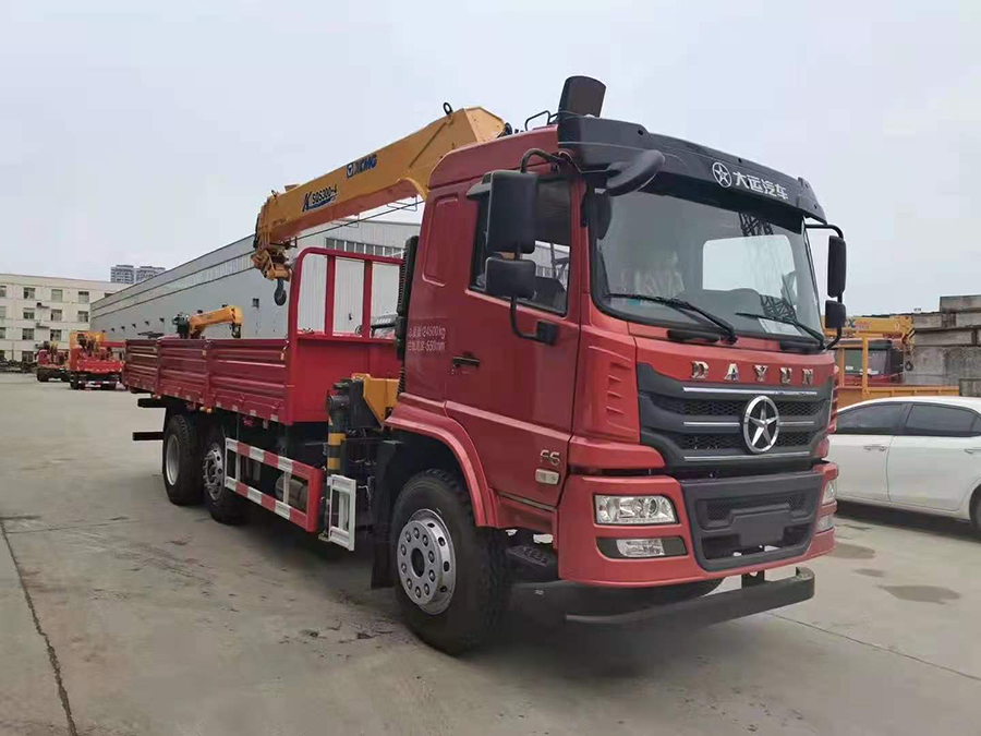 大運(yùn)220馬力徐工12噸隨車吊 國(guó)五現(xiàn)車多少錢