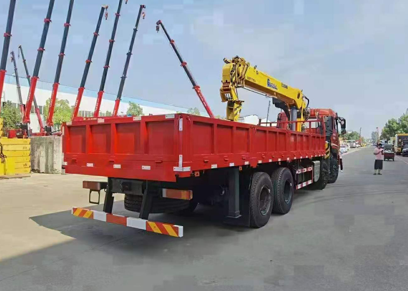東風(fēng)天龍徐工14噸隨車吊 國(guó)六410馬力圖片展示4