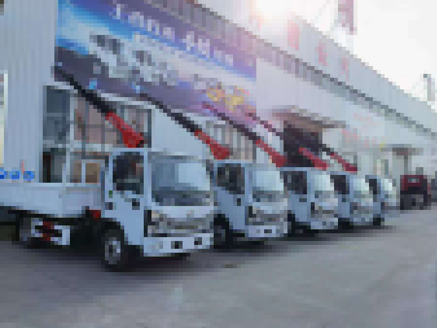 上海易家搬用公司訂購10臺藍(lán)牌隨車吊