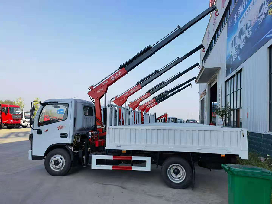 上海易家搬用公司訂購10臺藍(lán)牌隨車吊